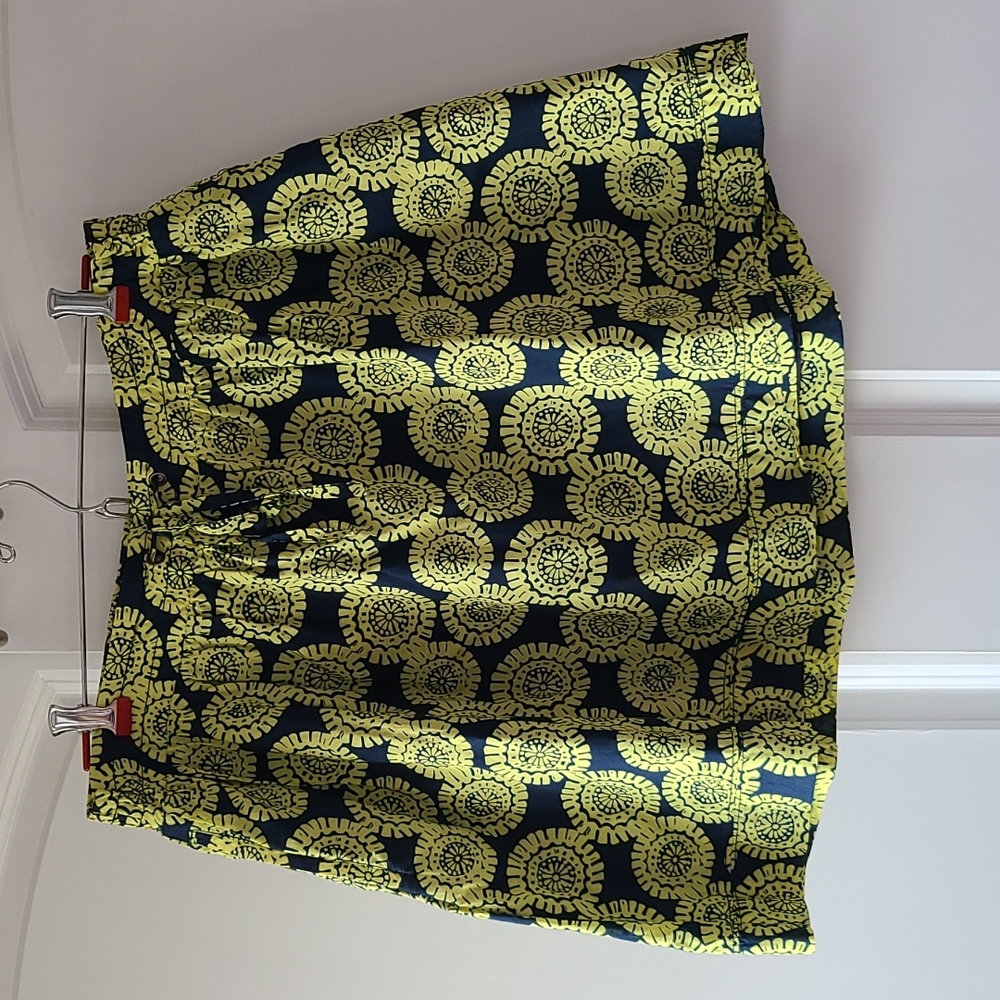 Cute, lined, skirt with pockets.